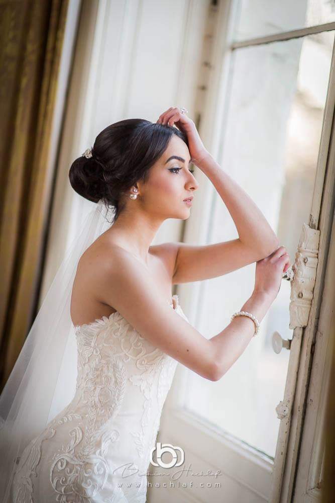 Portrait mariée fenêtre château photographe Nantes